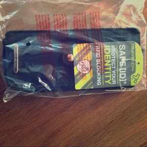 Travelon RFID Anti-Theft Tailored Slim Zip Wallet